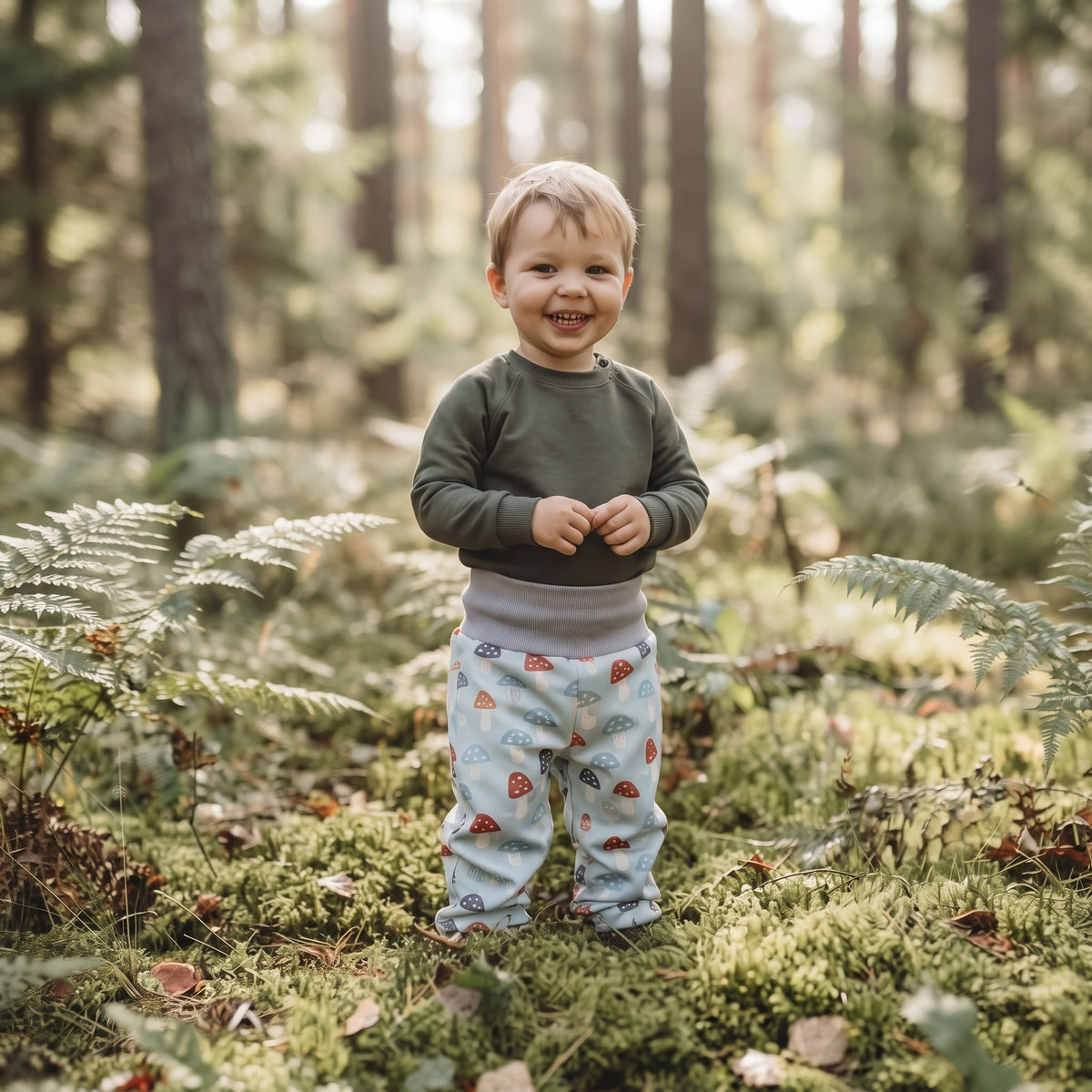 Meegroeiende softshellbroek voor kinderen met membraan Monkey Mum® - Veelkleurige vliegenzwammen