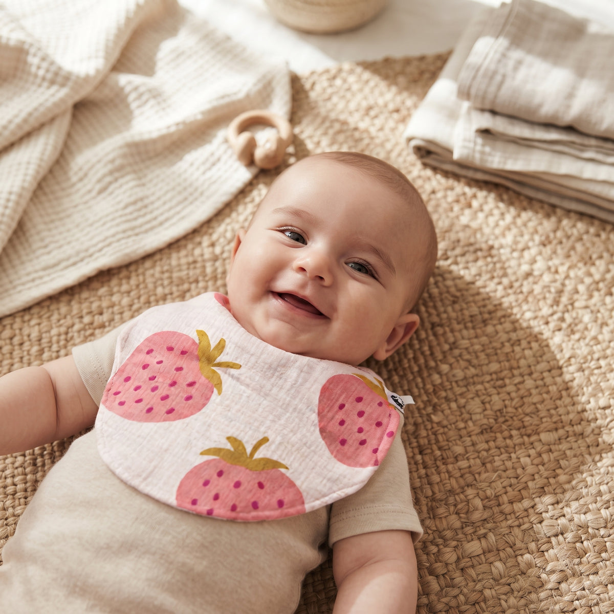 Mousseline slabbetje Monkey Mum® - Aardbei